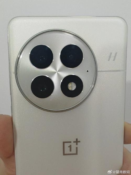 背部設計驚艷，6000mAh+100W+50W滿血快充！這款觸控產品同檔罕見